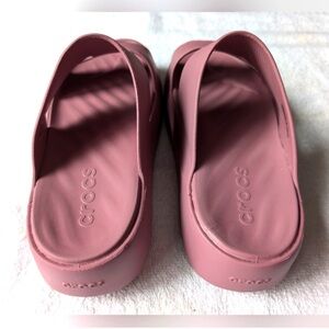 CROCS Getaway Platform H-Strap sandal. Women's 7